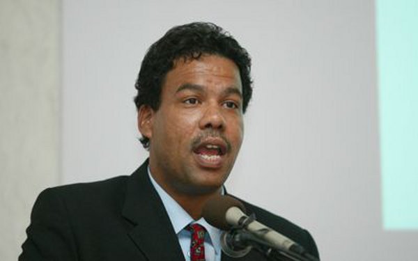 Lionel_October