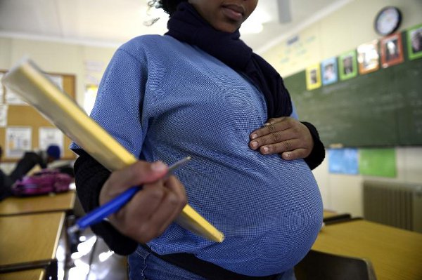 Pregnant_Student_Poses
